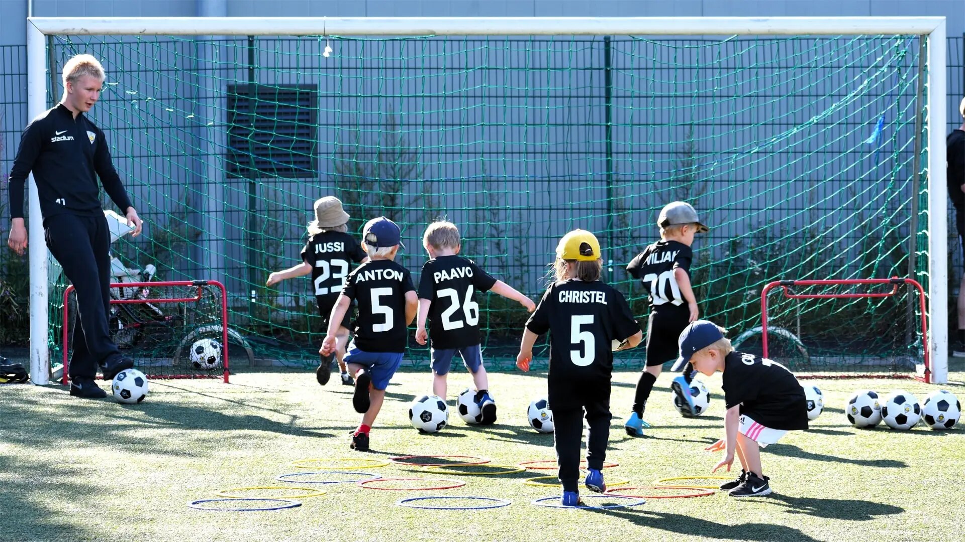 Käpylän Pallon juniorit kentällä